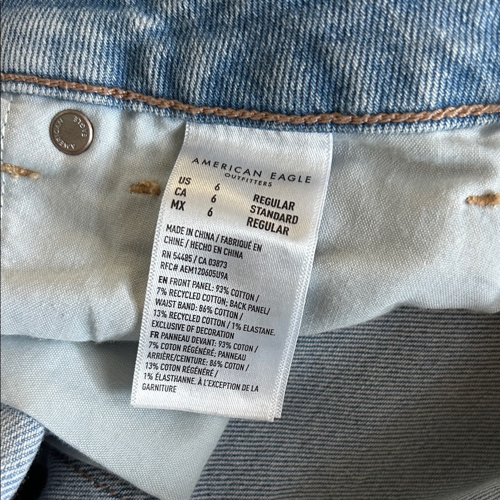 American Eagle Strigid Mom Denim Jeans - Picture 6 of 6